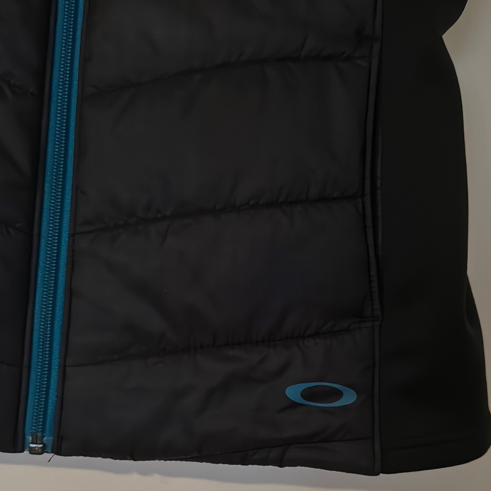 🎉 HP 🎉 Oakley Women's Black Puffer Vest - Picture 4 of 8